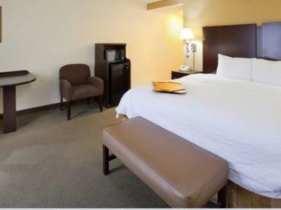 Hampton & Hotel